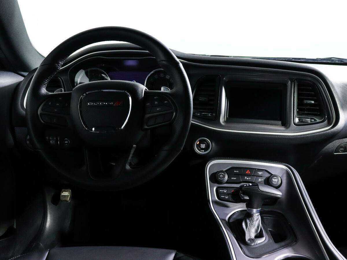 Б/У Додж Челленджер 2022 года. Фото: #9