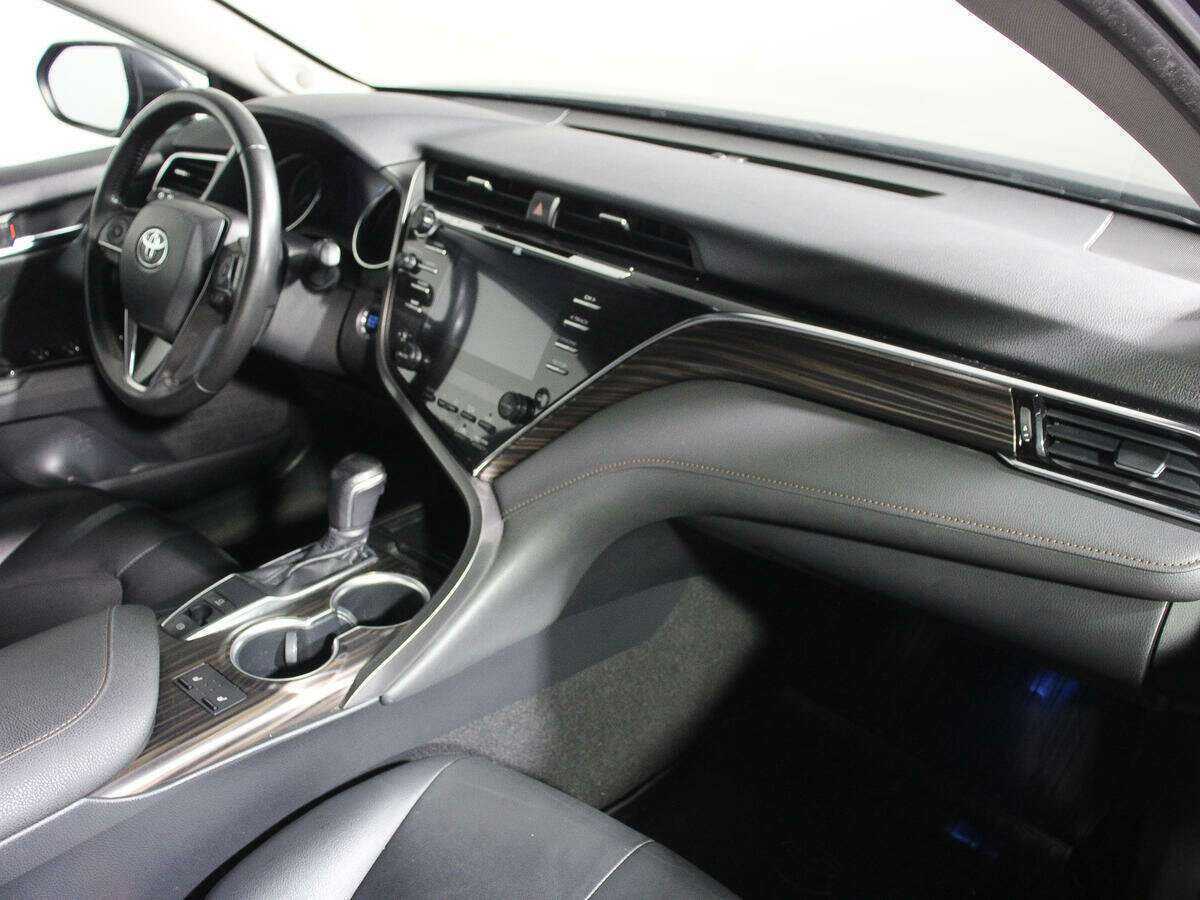 Б/У Тойота Камри 2018 года. Фото: #5