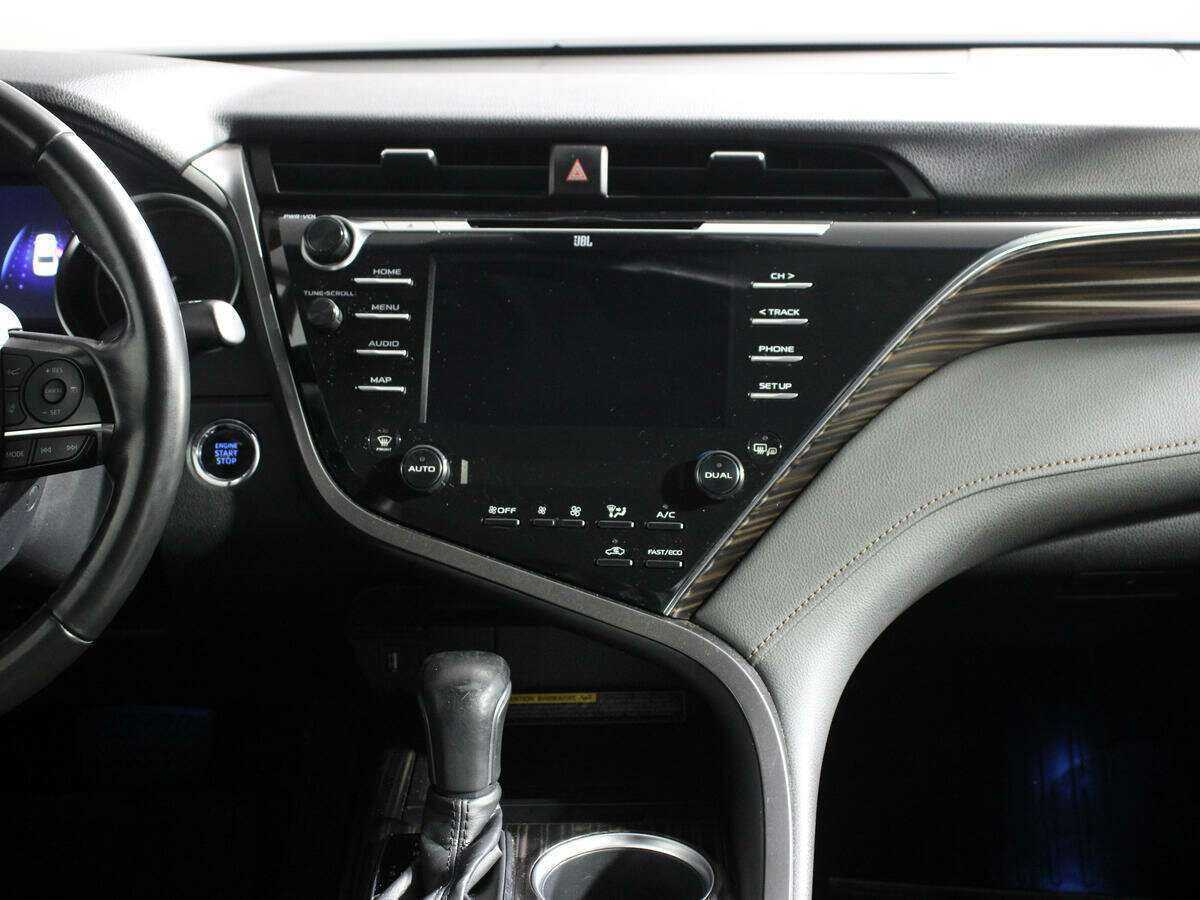 Б/У Тойота Камри 2018 года. Фото: #9