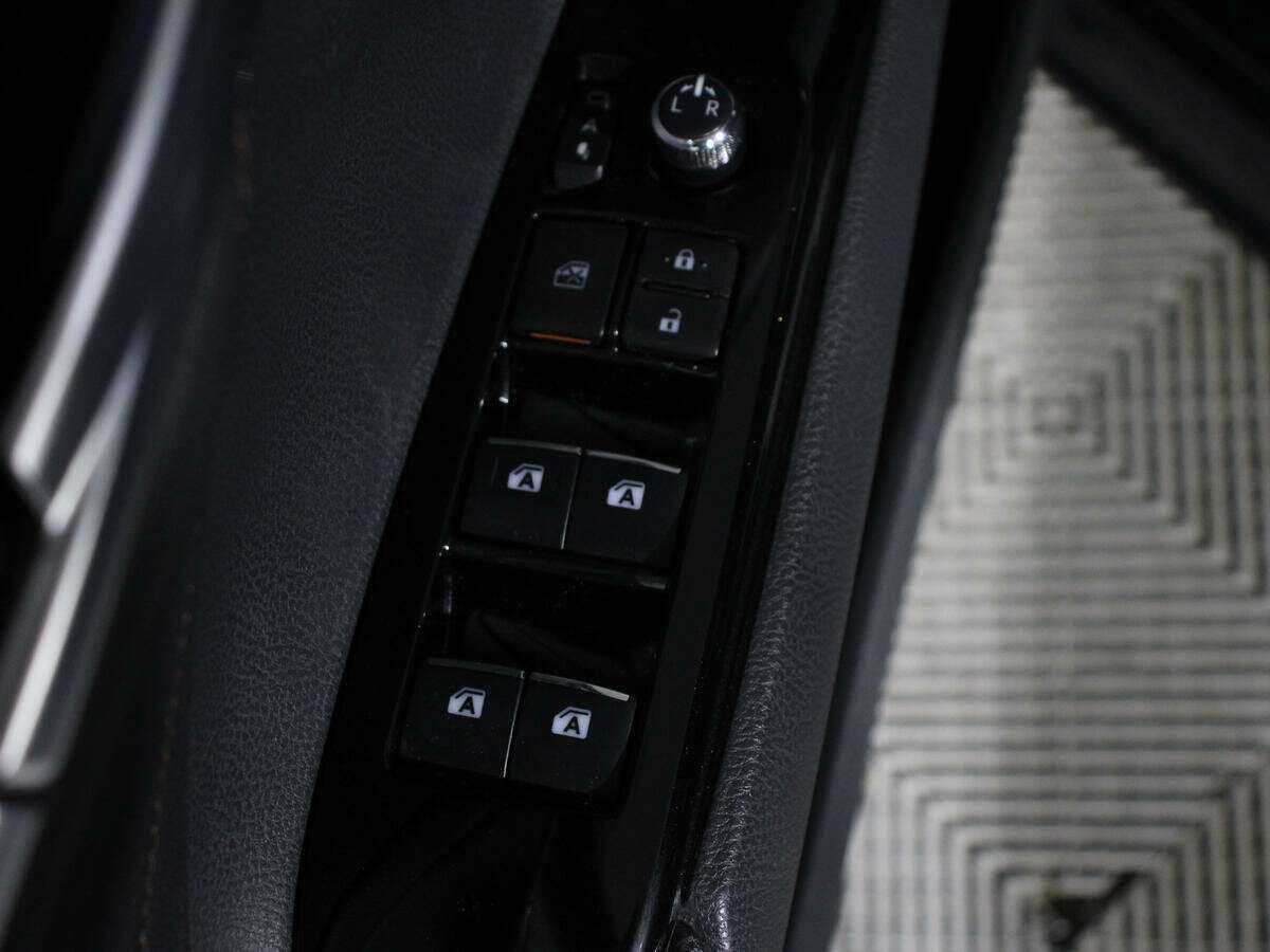 Б/У Тойота Камри 2018 года. Фото: #12