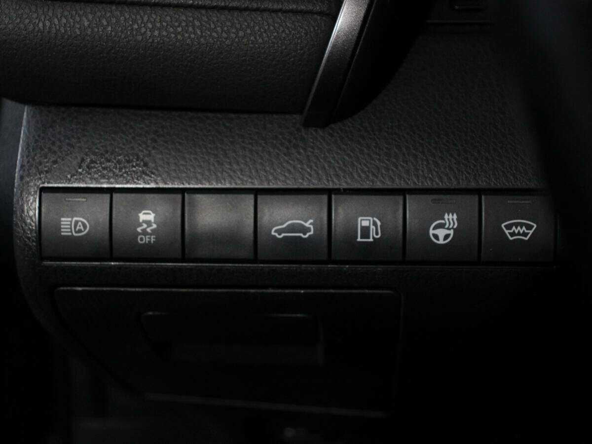 Б/У Тойота Камри 2018 года. Фото: #14