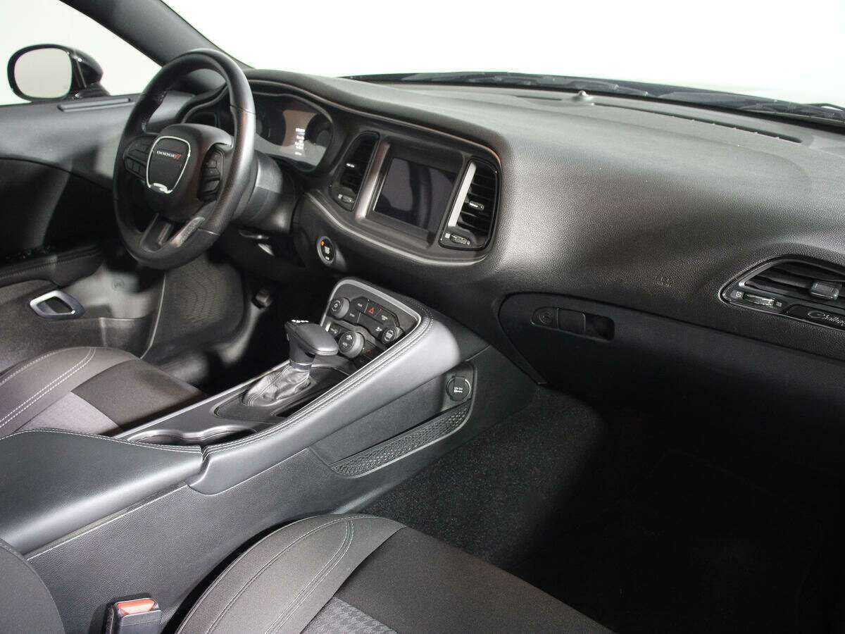 Б/У Додж Челленджер 2022 года. Фото: #7