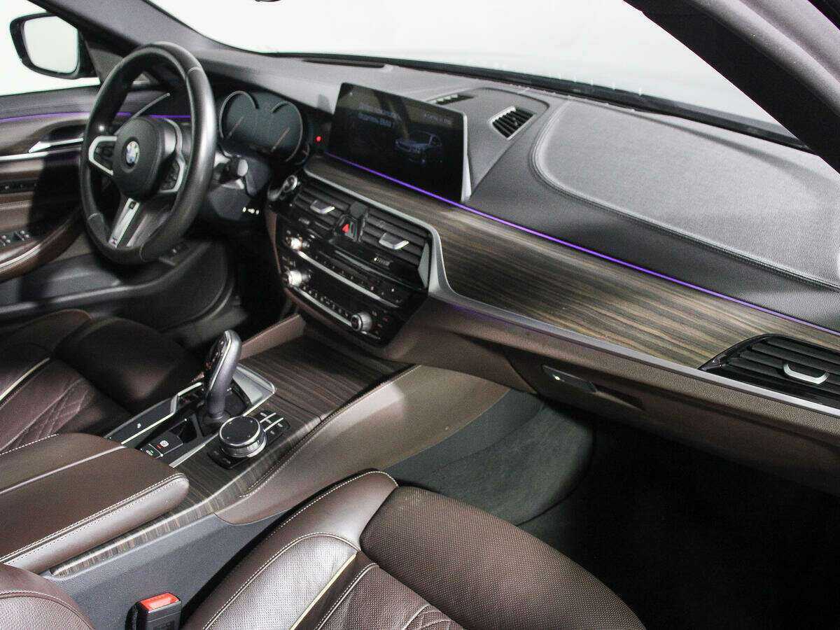 Б/У БМВ 5 серии 2017 года. Фото: #4