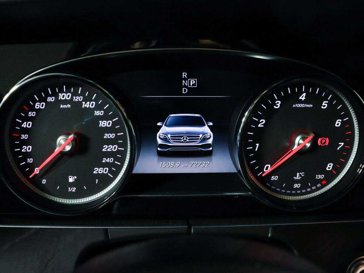 Б/У Мерседес-Бенц Е-Класс 2016 года. Фото: #7