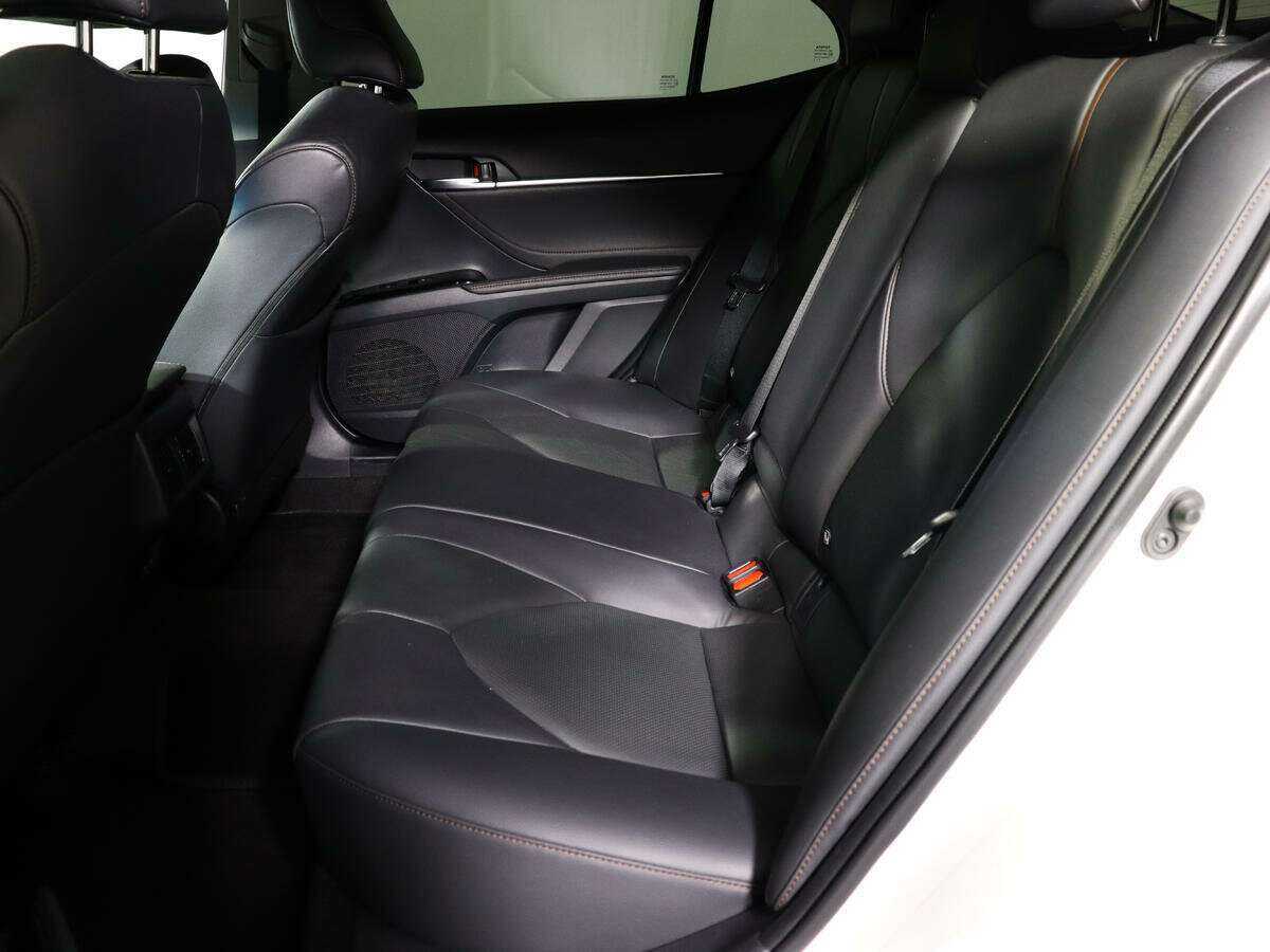 Б/У Тойота Камри 2018 года. Фото: #9