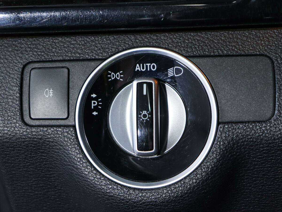 Б/У Мерседес-Бенц Е-Класс 2012 года. Фото: #15