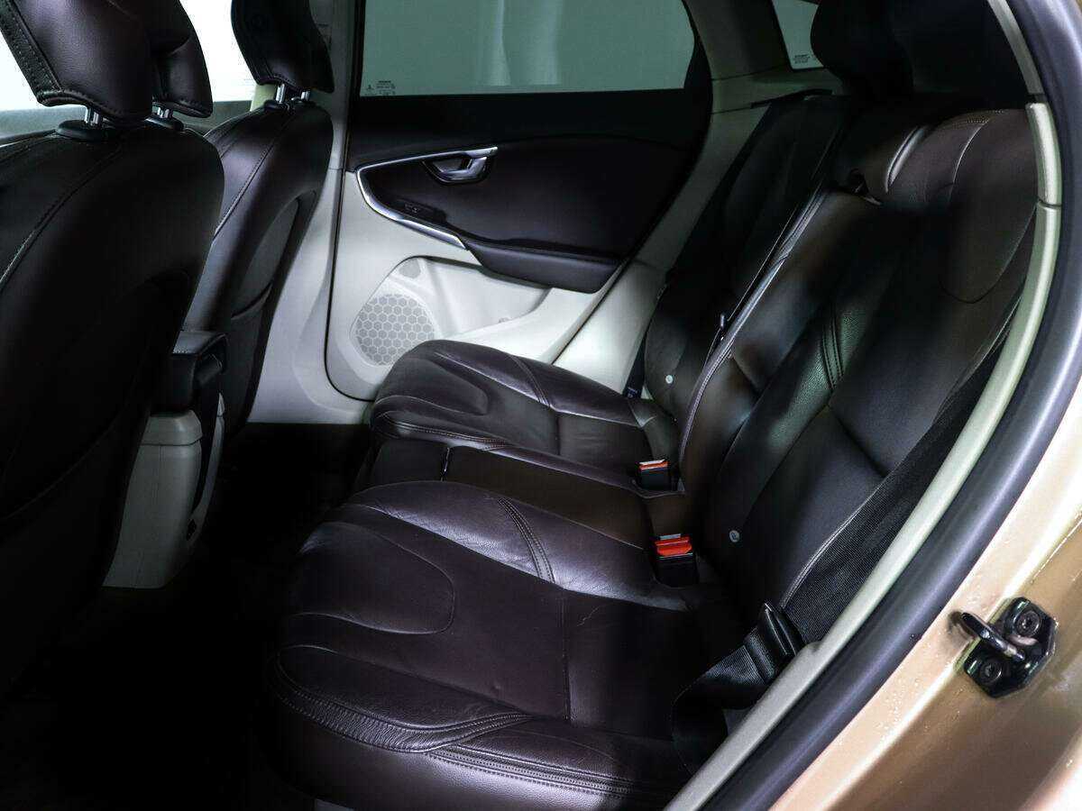 Б/У Вольво В40 Кросс Кантри 2013 года. Фото: #6