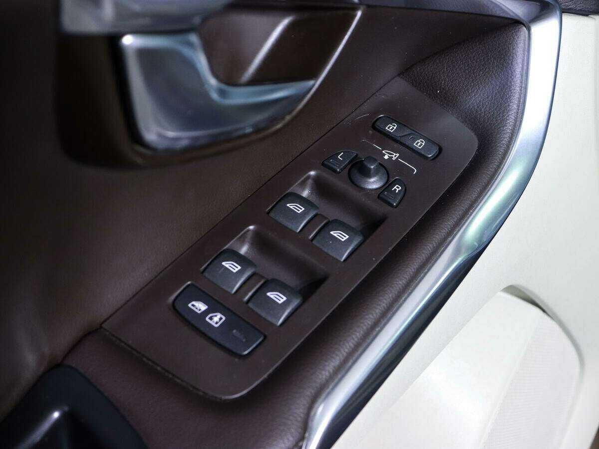 Б/У Вольво В40 Кросс Кантри 2013 года. Фото: #15