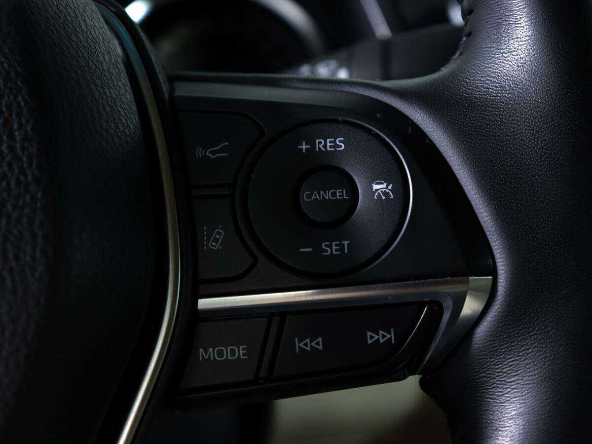 Б/У Тойота Камри 2020 года. Фото: #16