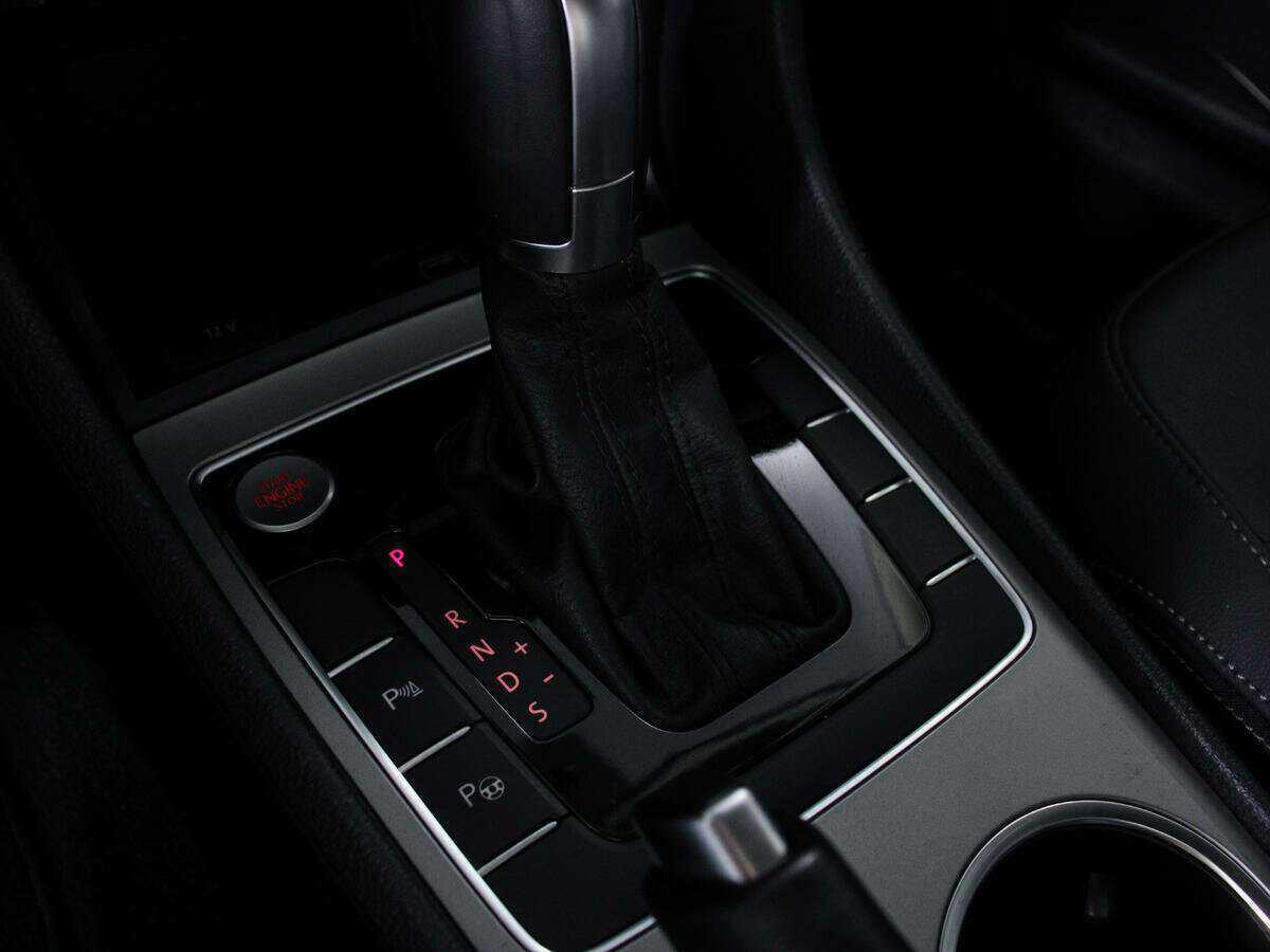 Б/У Фольксваген Пассат (Северная Америка и Китай) 2021 года. Фото: #11