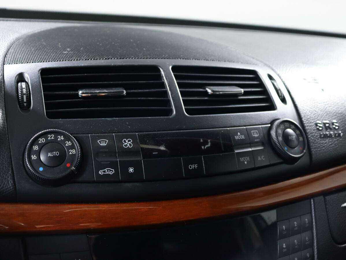 Б/У Мерседес-Бенц Е-Класс 2006 года. Фото: #13