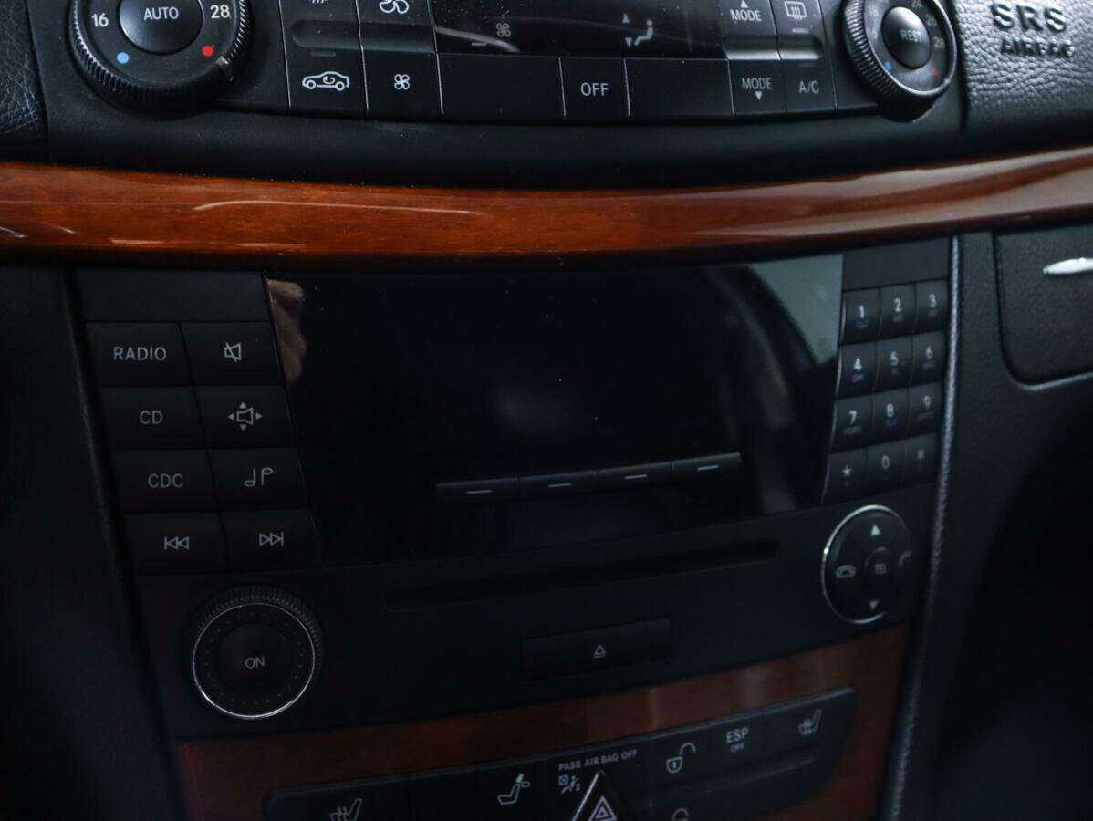 Б/У Мерседес-Бенц Е-Класс 2006 года. Фото: #14