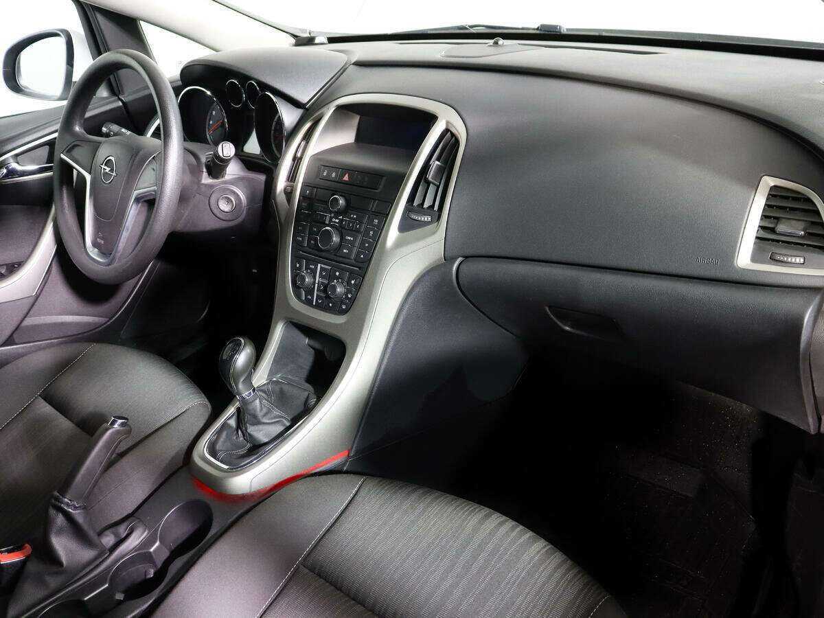Б/У Опель Астра 2011 года. Фото: #6