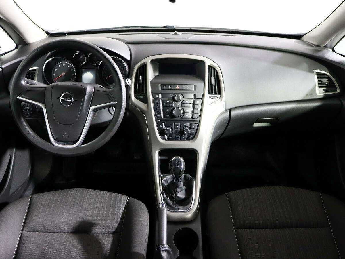 Б/У Опель Астра 2011 года. Фото: #9
