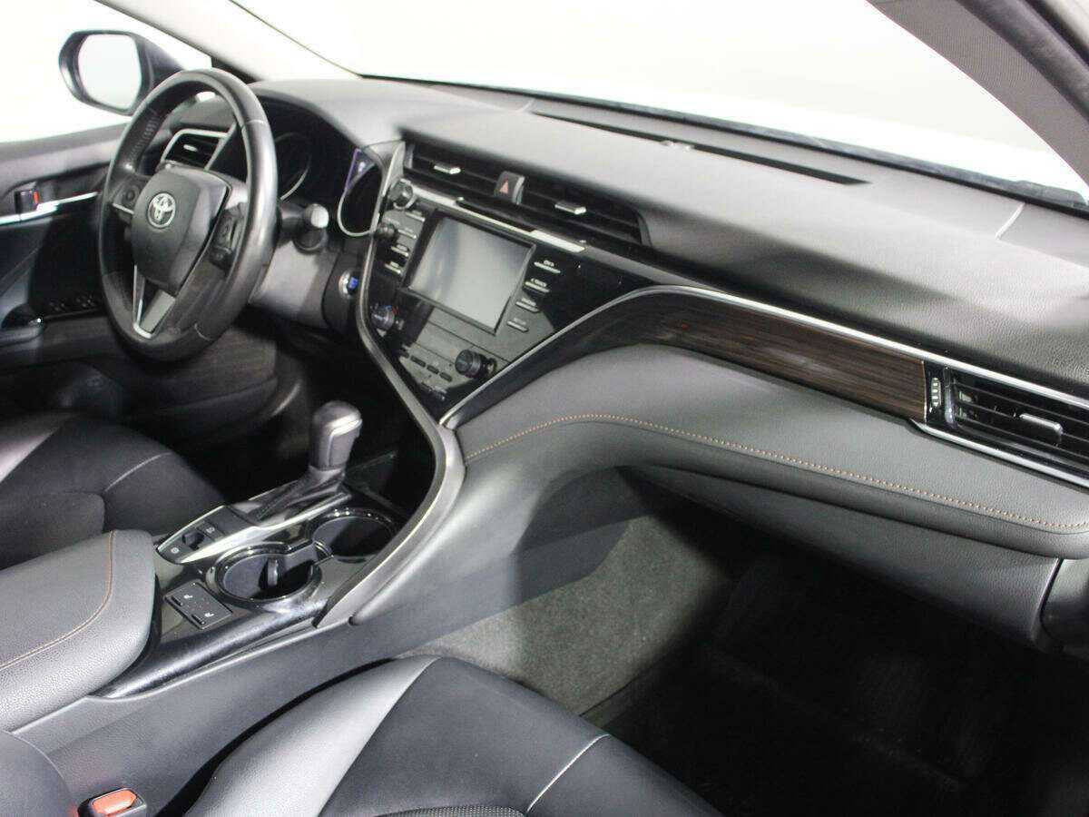 Б/У Тойота Камри 2020 года. Фото: #8