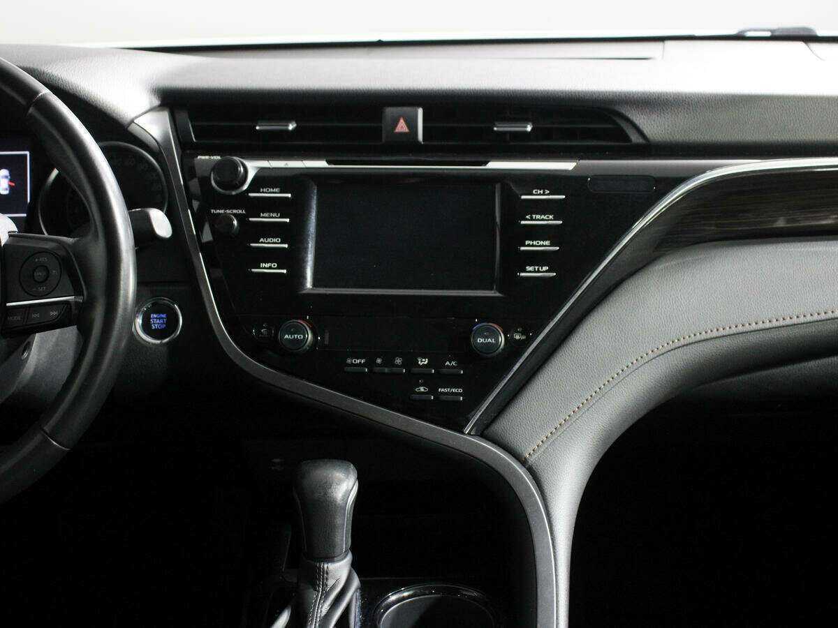 Б/У Тойота Камри 2020 года. Фото: #12