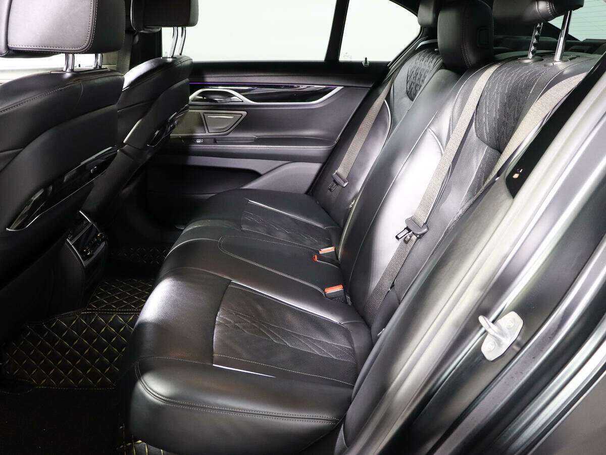 Б/У БМВ 7 серии 2018 года. Фото: #8