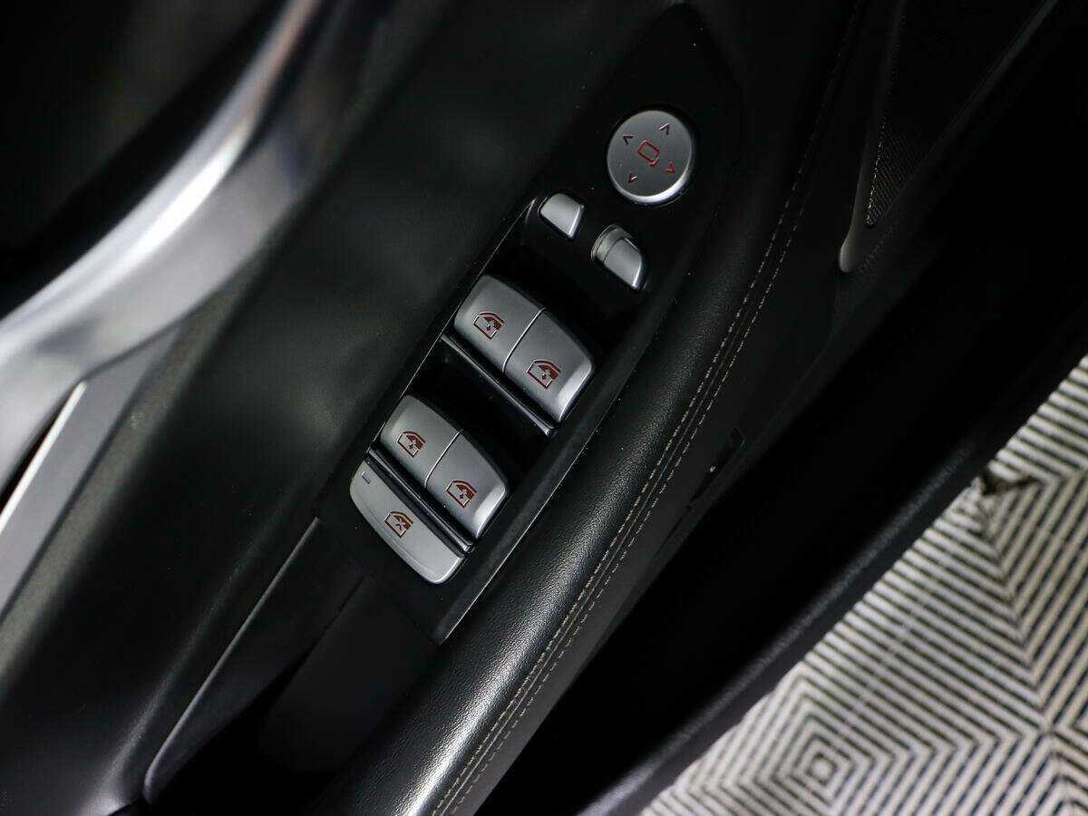 Б/У БМВ 7 серии 2018 года. Фото: #16