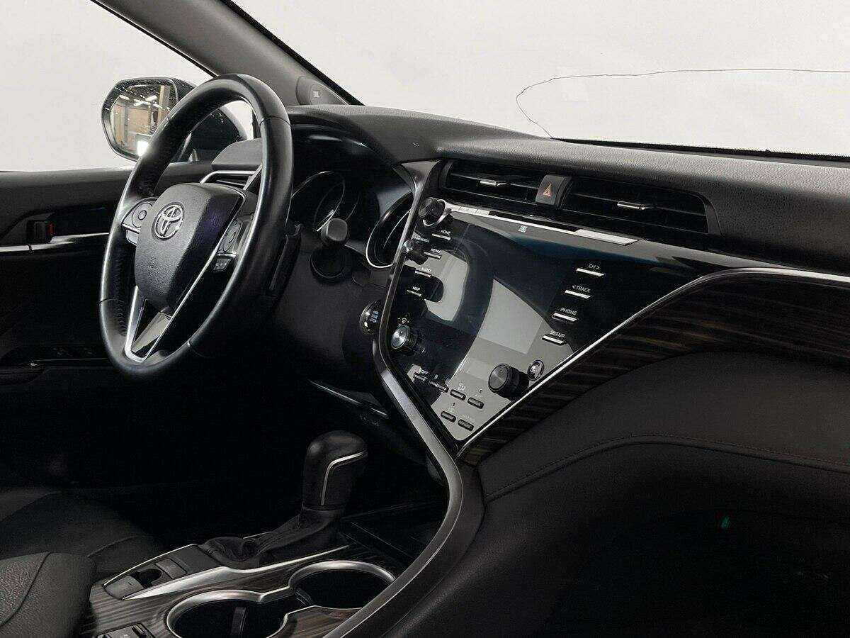 Б/У Тойота Камри 2019 года. Фото: #6