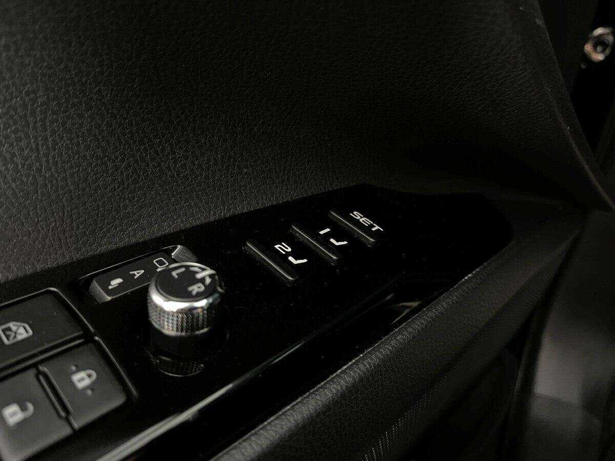 Б/У Тойота Камри 2019 года. Фото: #13