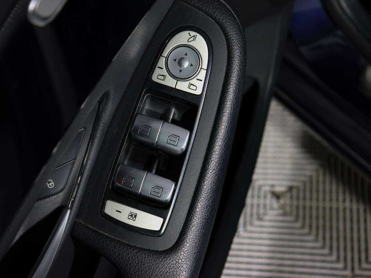 Б/У Мерседес-Бенц Ц-Класс 2018 года. Фото: #12