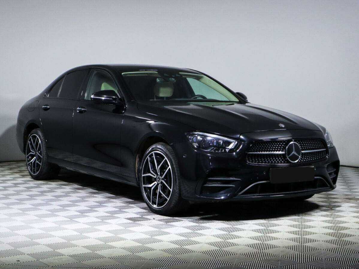 Б/У Мерседес-Бенц Е-Класс 2021 года. Фото: #2