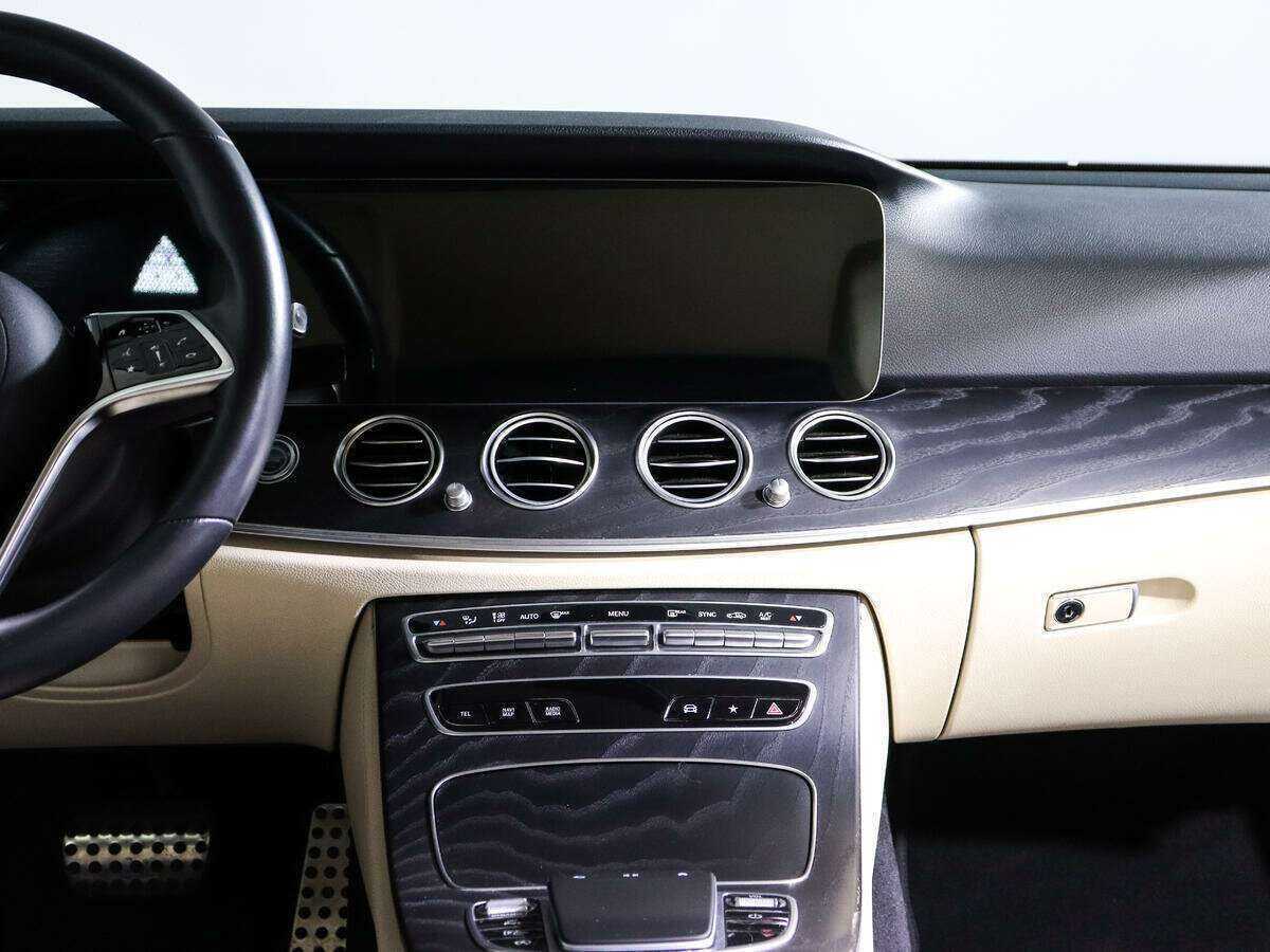 Б/У Мерседес-Бенц Е-Класс 2021 года. Фото: #11