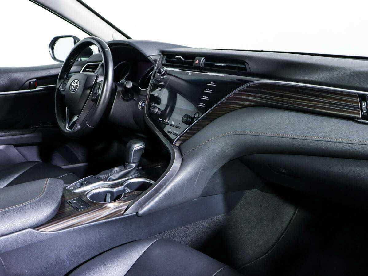 Б/У Тойота Камри 2018 года. Фото: #5