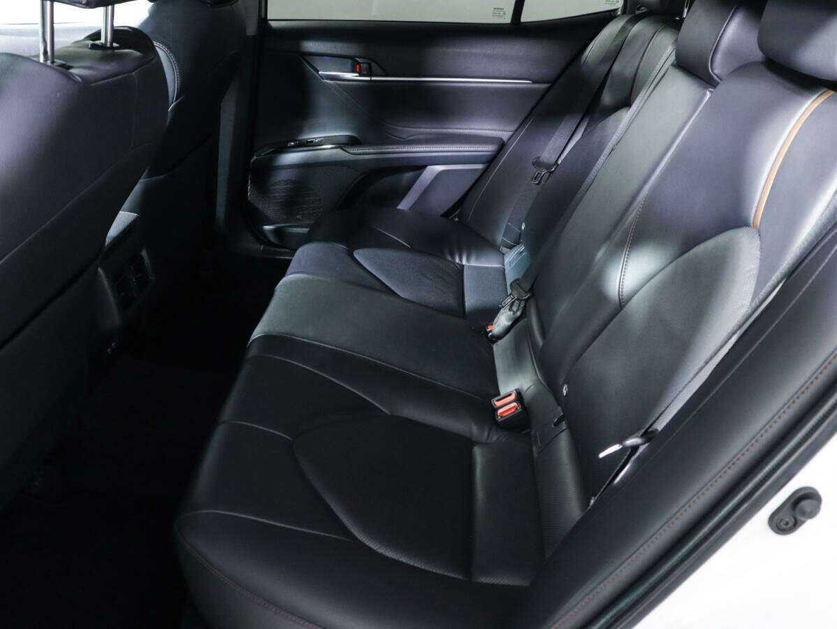 Б/У Тойота Камри 2018 года. Фото: #6