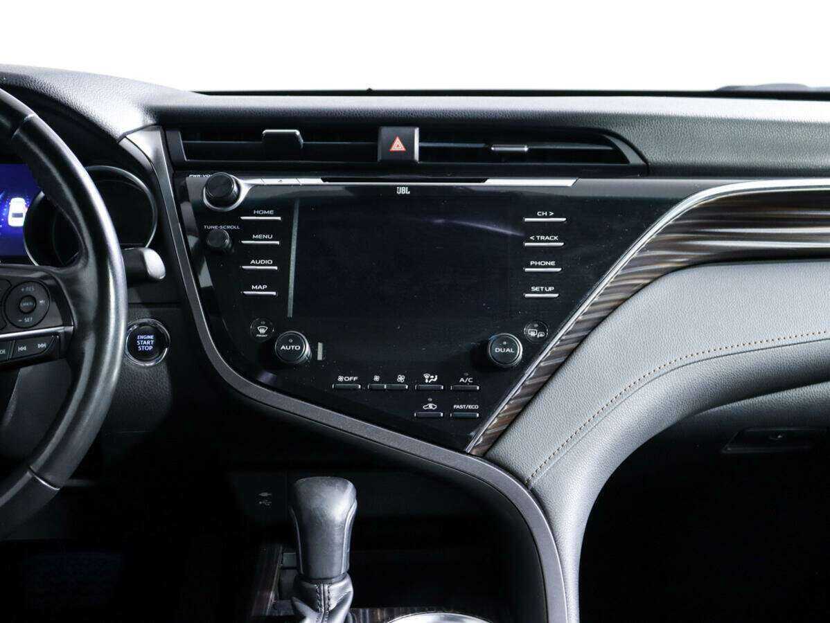 Б/У Тойота Камри 2018 года. Фото: #9