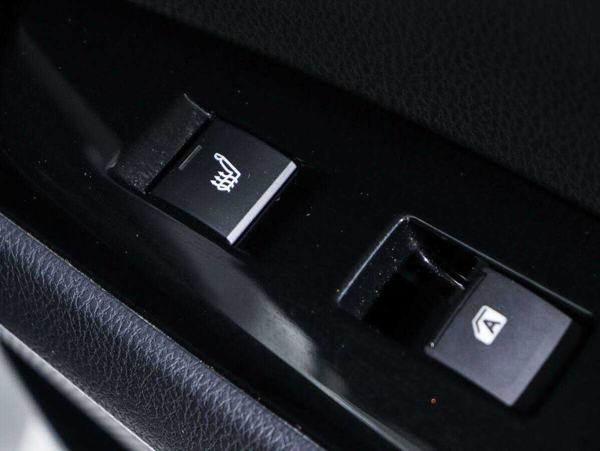 Б/У Тойота Камри 2018 года. Фото: #11