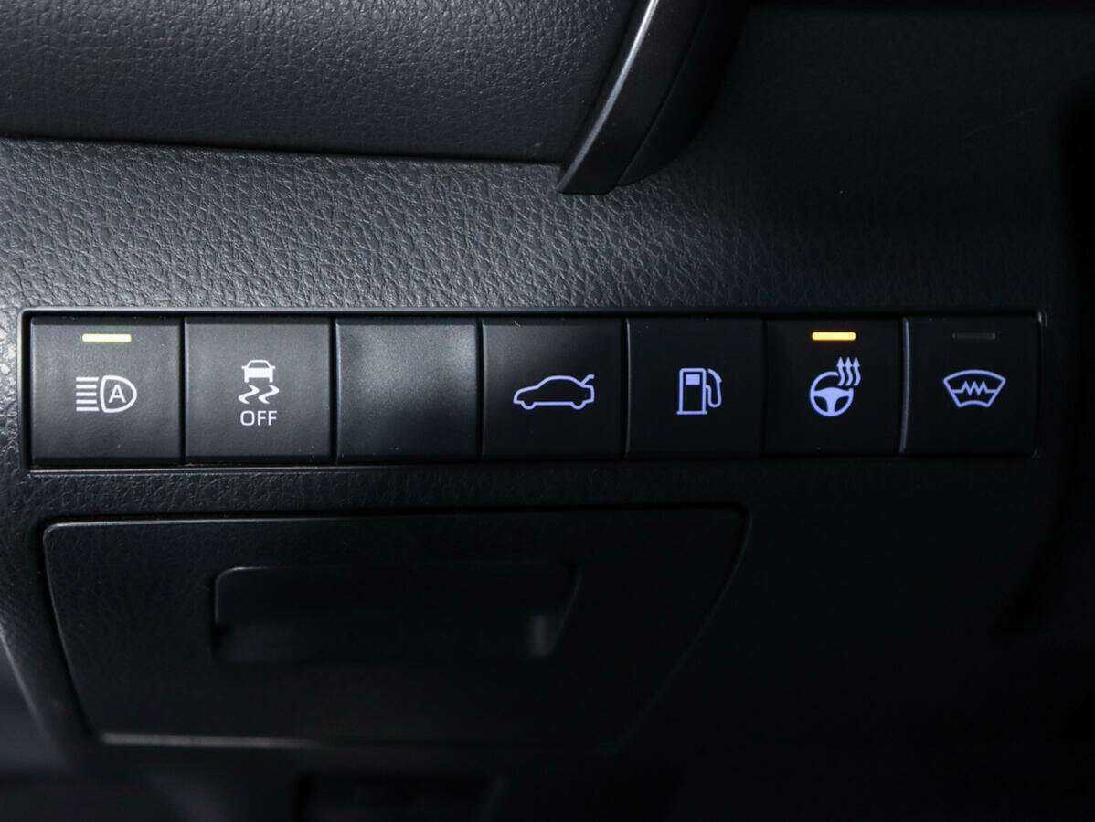 Б/У Тойота Камри 2018 года. Фото: #14