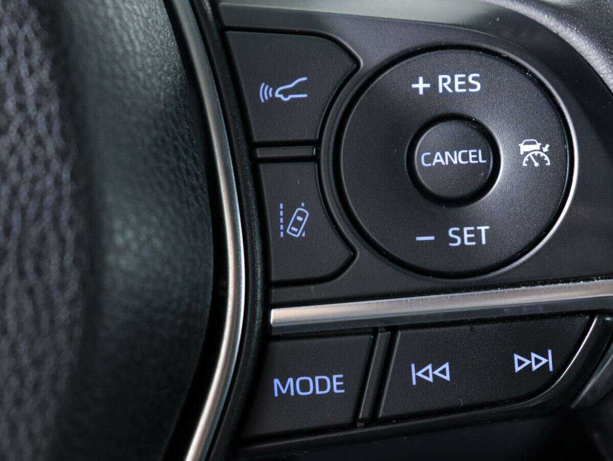 Б/У Тойота Камри 2018 года. Фото: #16