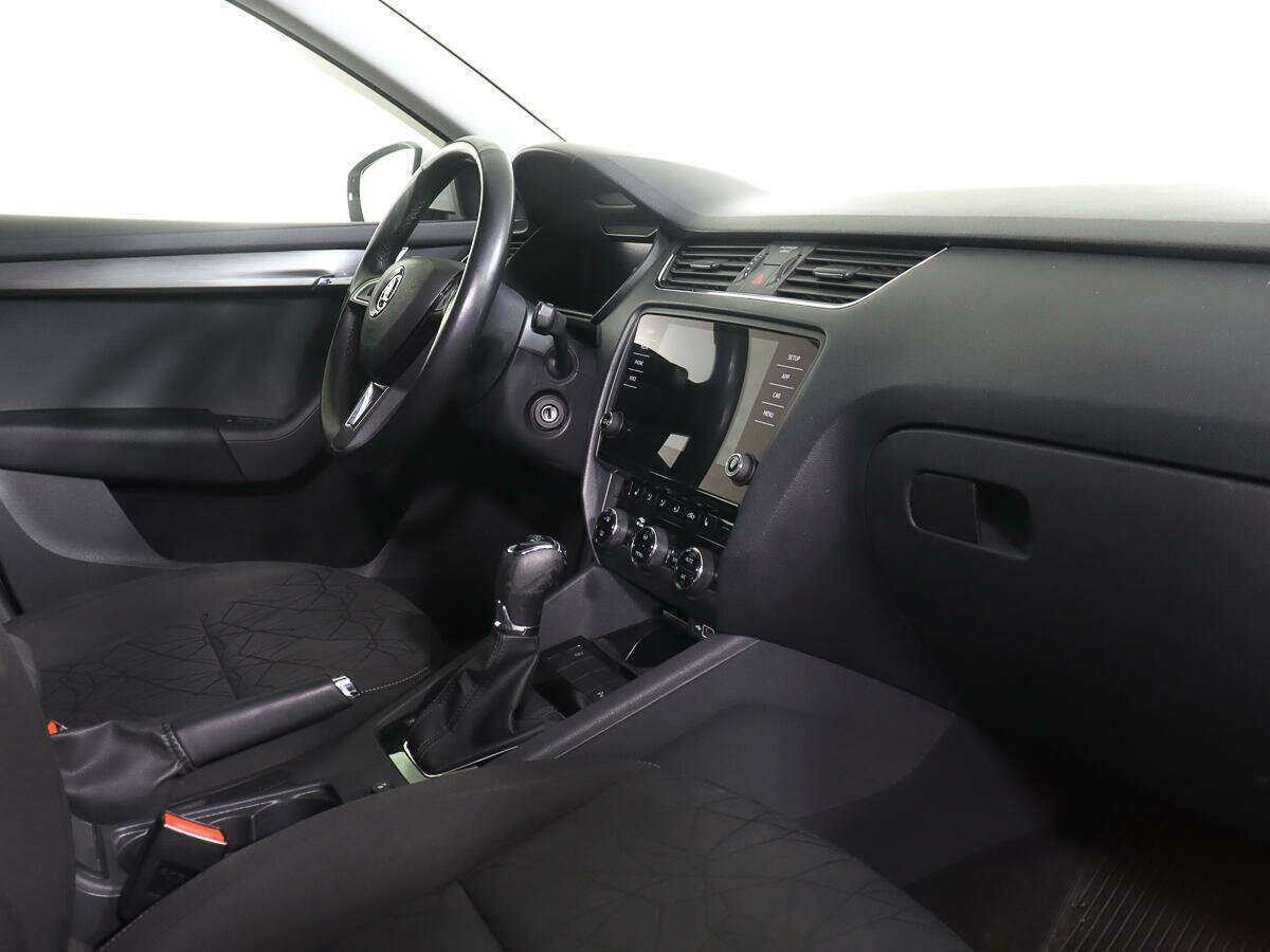 Б/У Шкода Октавия 2019 года. Фото: #7