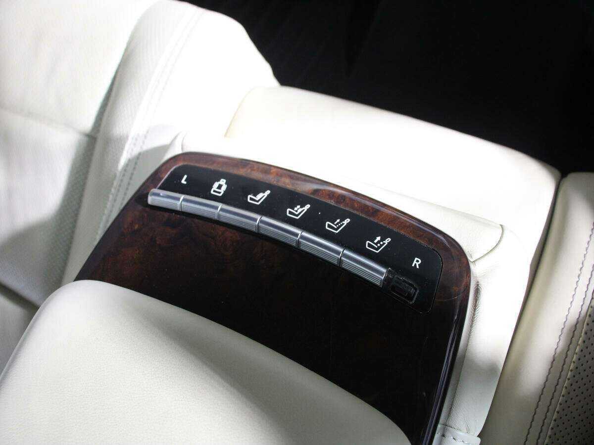 Б/У Мерседес-Бенц С-Класс 2011 года. Фото: #17