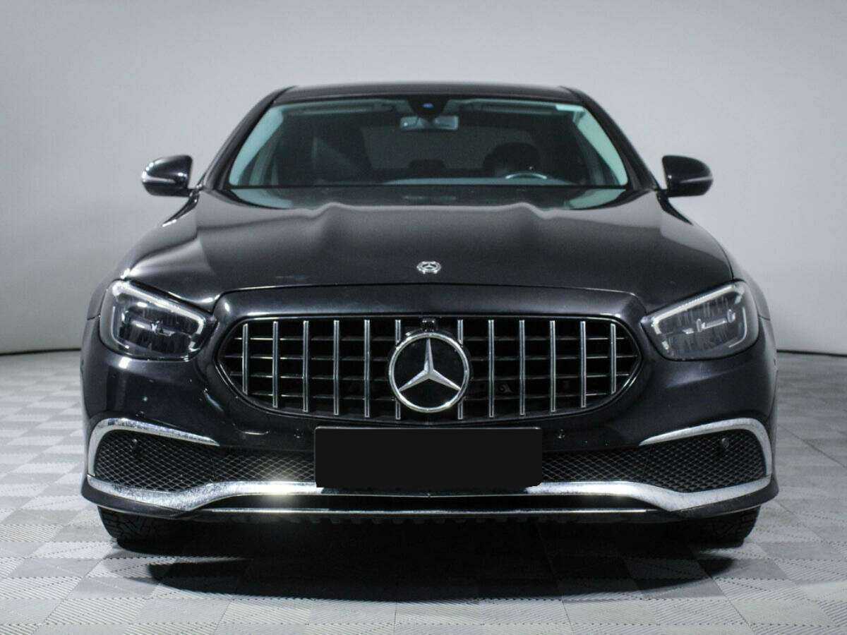 Б/У Мерседес-Бенц Е-Класс 2020 года. Фото: #1