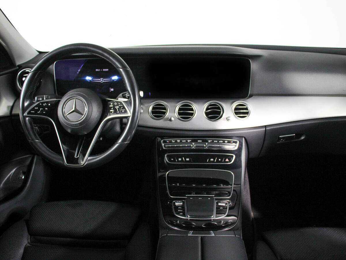 Б/У Мерседес-Бенц Е-Класс 2020 года. Фото: #9