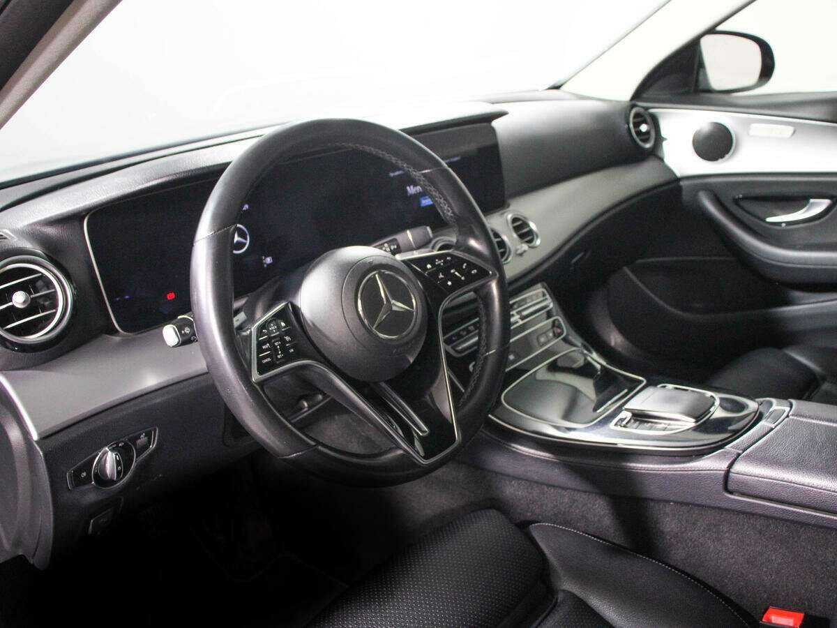 Б/У Мерседес-Бенц Е-Класс 2020 года. Фото: #11