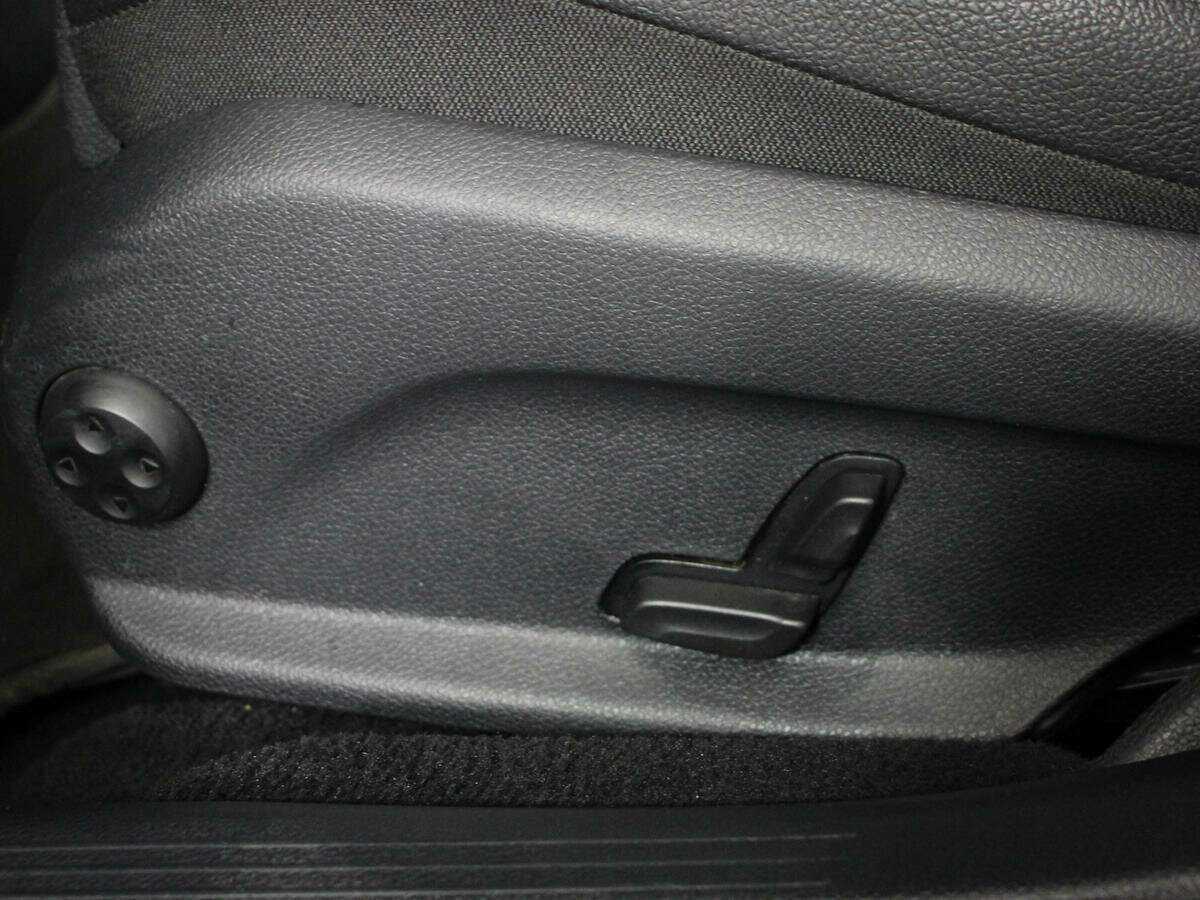 Б/У Мерседес-Бенц Е-Класс 2020 года. Фото: #17