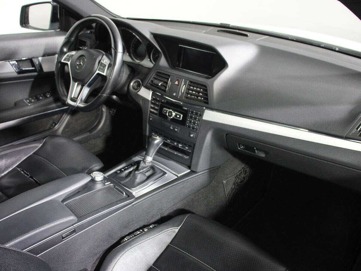 Б/У Мерседес-Бенц Е-Класс 2013 года. Фото: #6