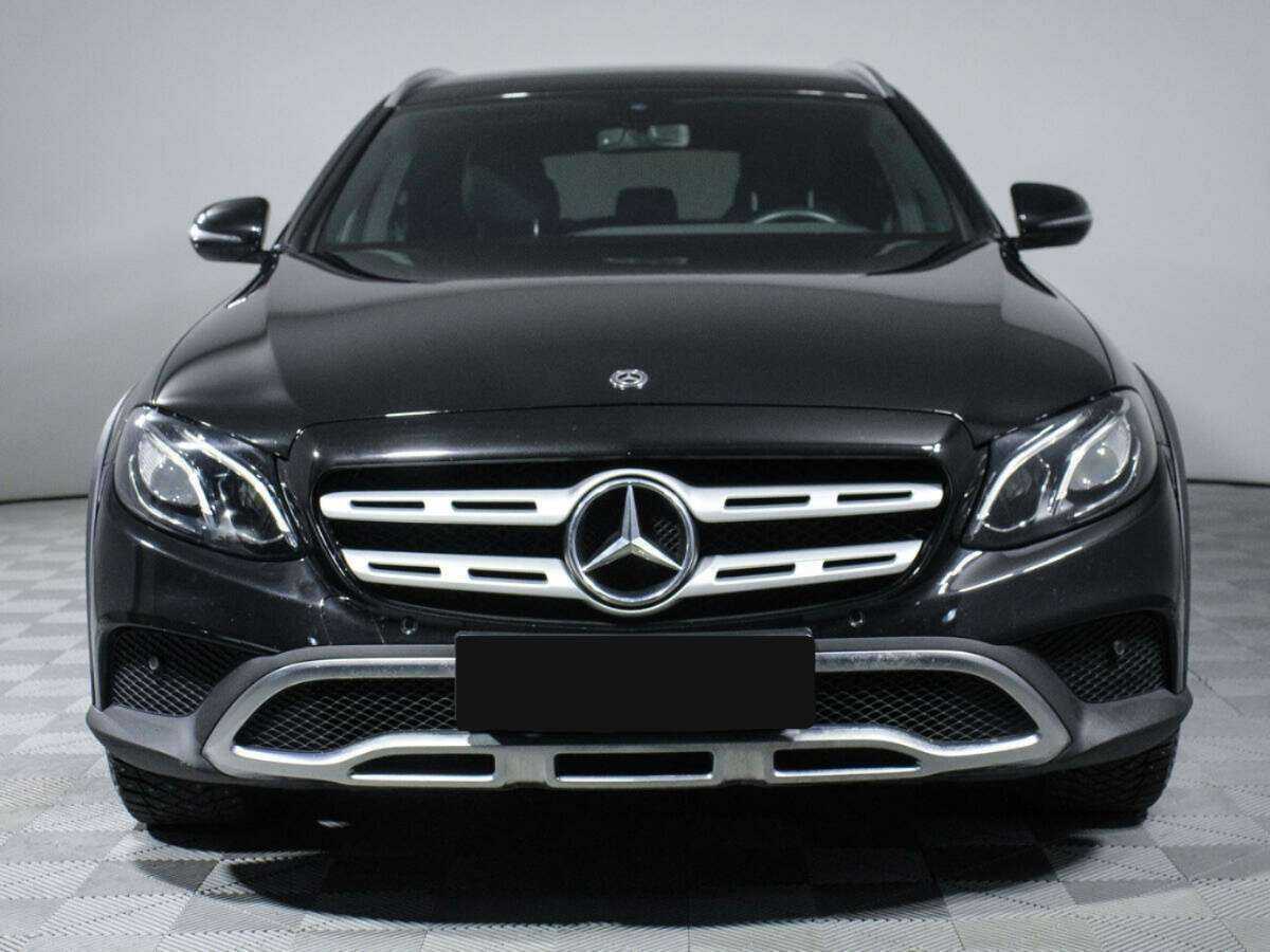 Б/У Мерседес-Бенц Е-Класс 2017 года. Фото: #1