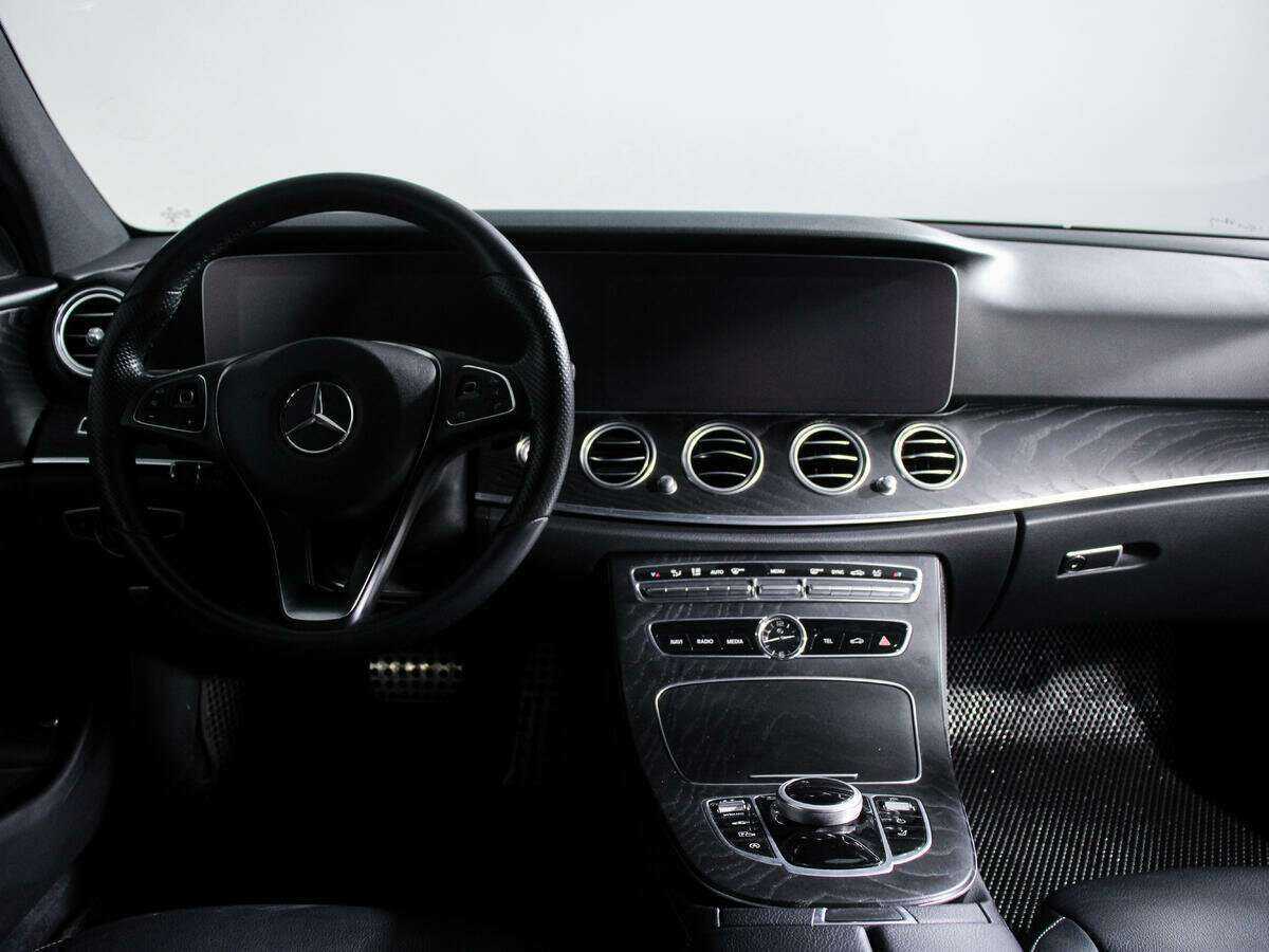 Б/У Мерседес-Бенц Е-Класс 2017 года. Фото: #9