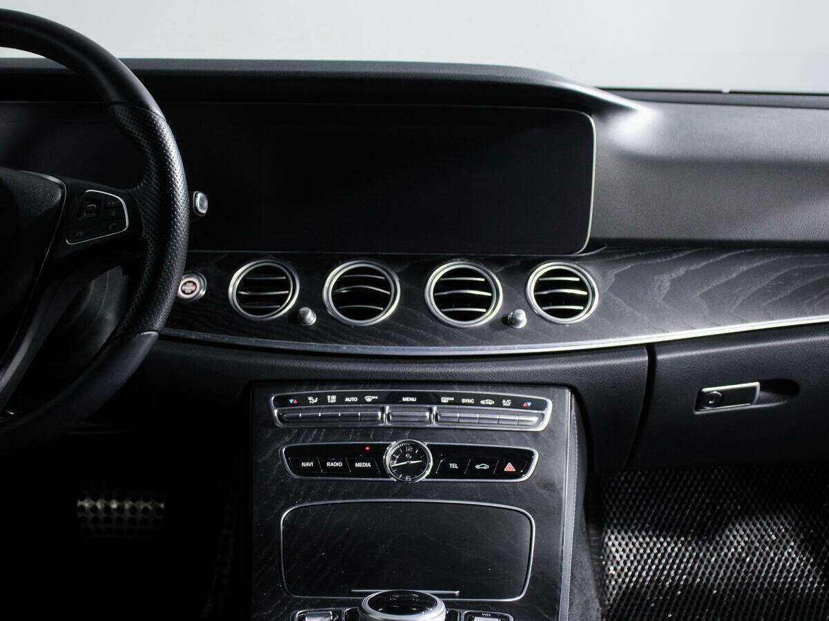 Б/У Мерседес-Бенц Е-Класс 2017 года. Фото: #10