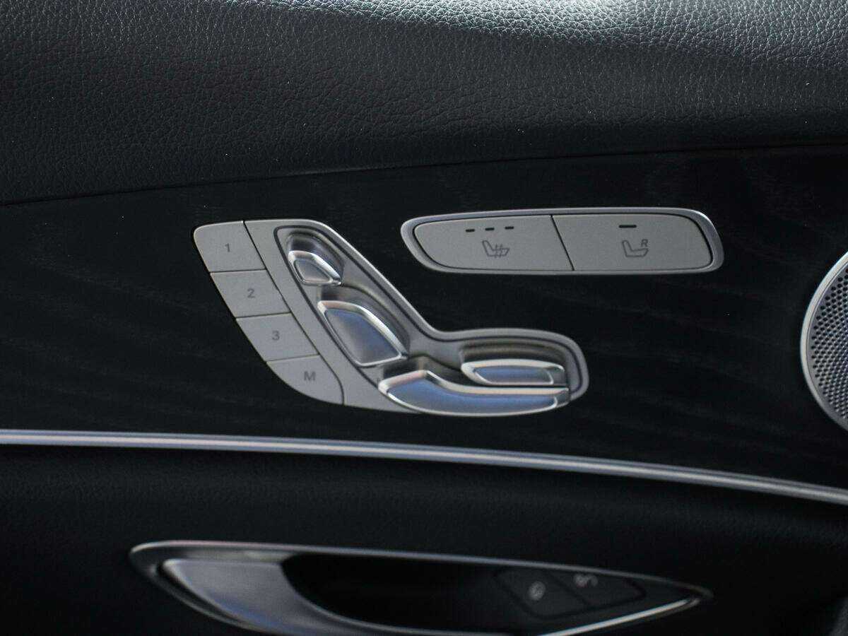 Б/У Мерседес-Бенц Е-Класс 2017 года. Фото: #18