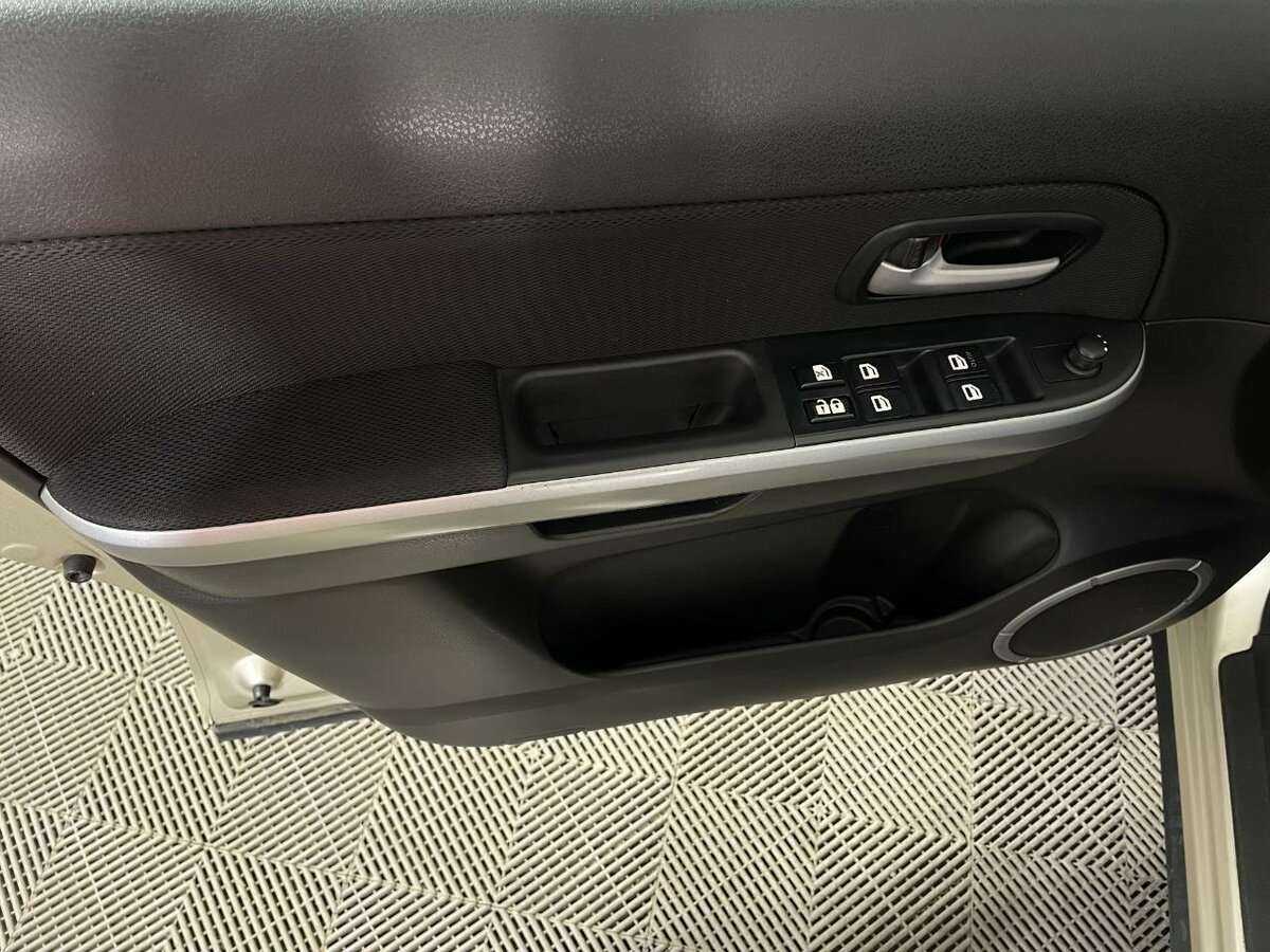 Б/У Сузуки Гранд Витара 2010 года. Фото: #6