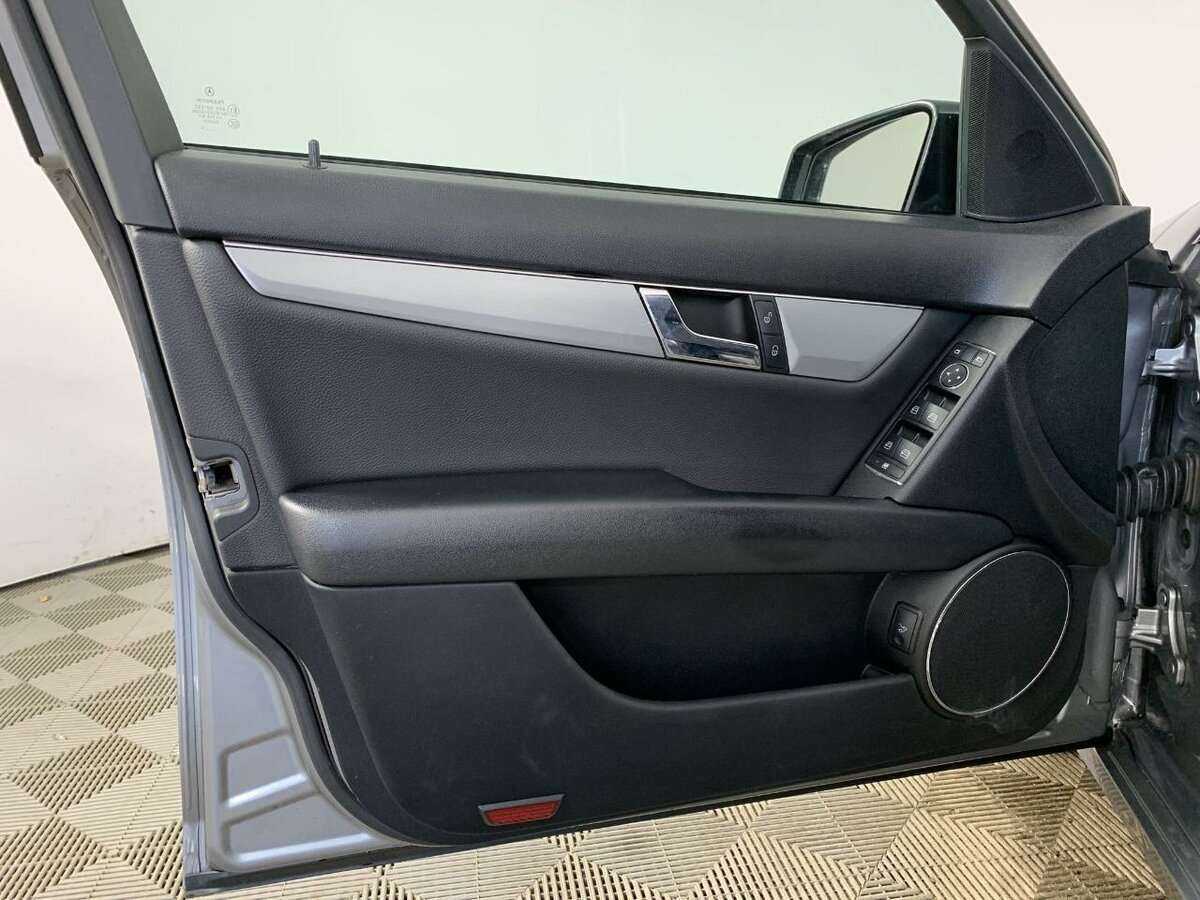 Б/У Мерседес-Бенц Ц-Класс 2010 года. Фото: #7