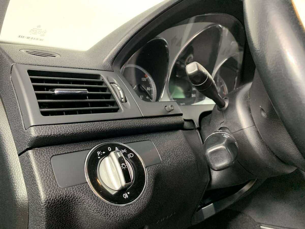 Б/У Мерседес-Бенц Ц-Класс 2010 года. Фото: #8