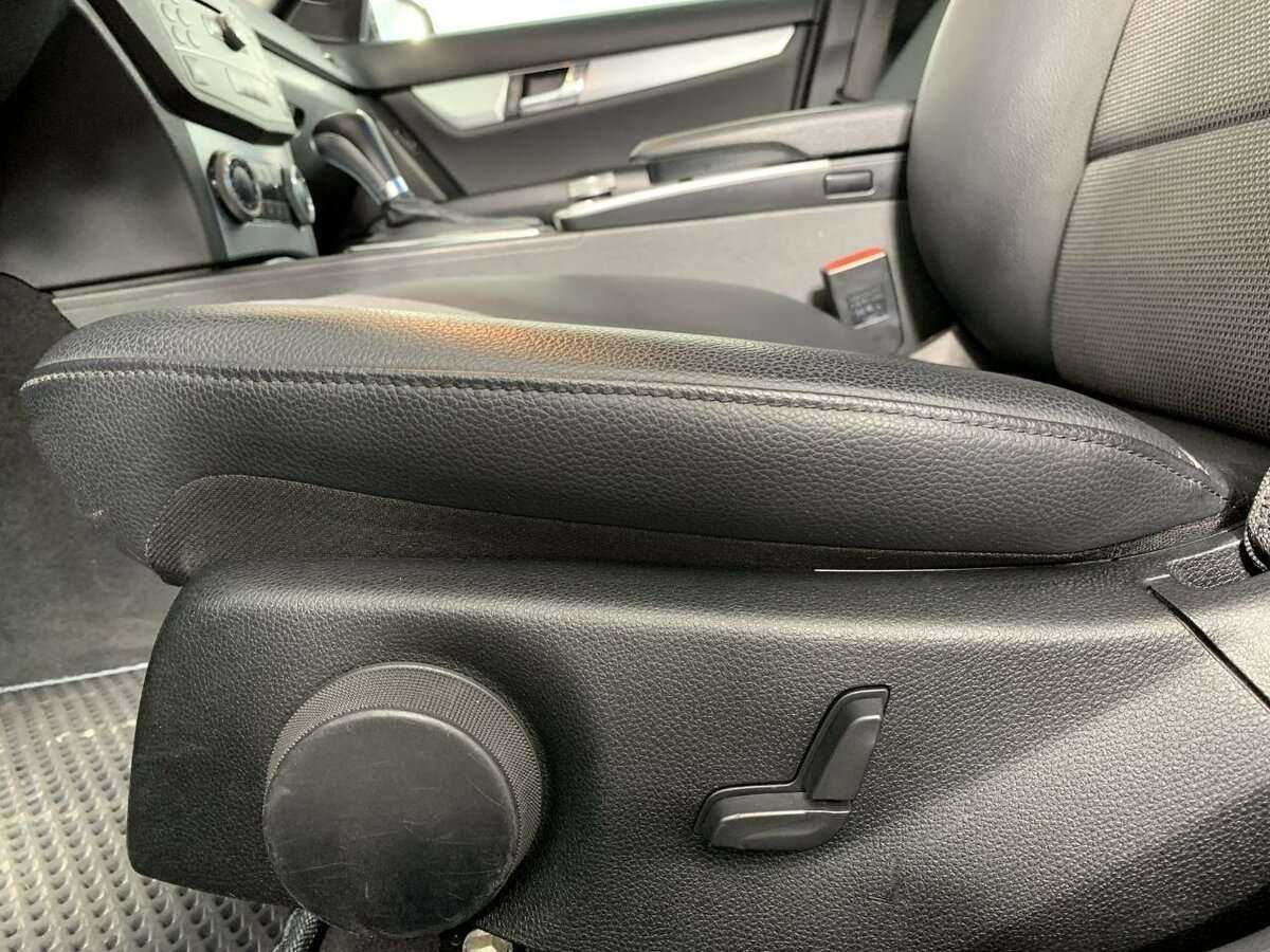 Б/У Мерседес-Бенц Ц-Класс 2010 года. Фото: #9