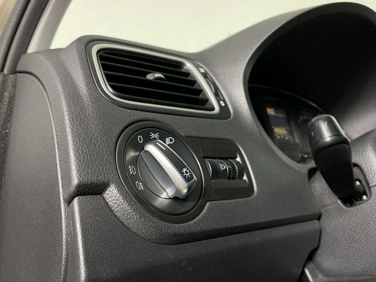 Б/У Фольксваген Поло 2015 года. Фото: #7