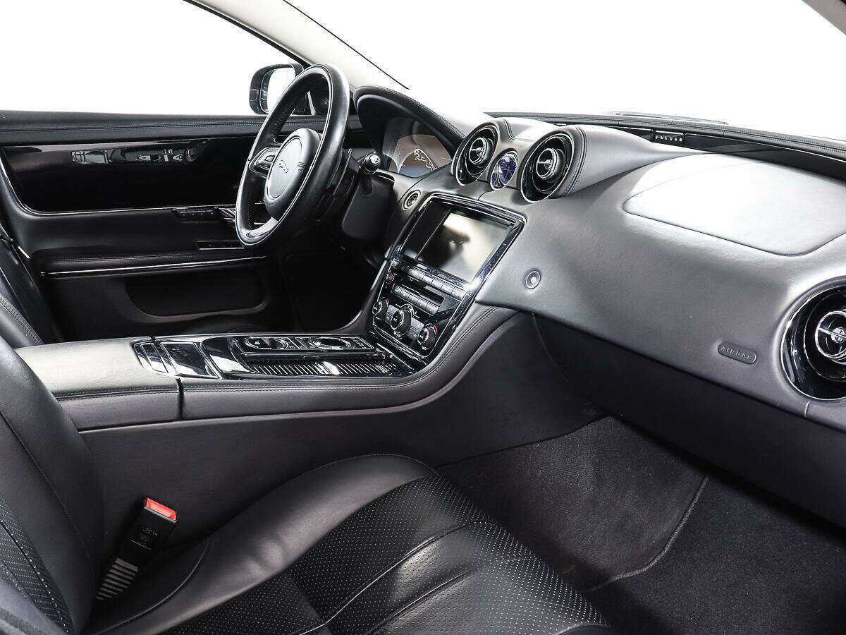 Б/У Ягуар ИксДжи 2013 года. Фото: #8